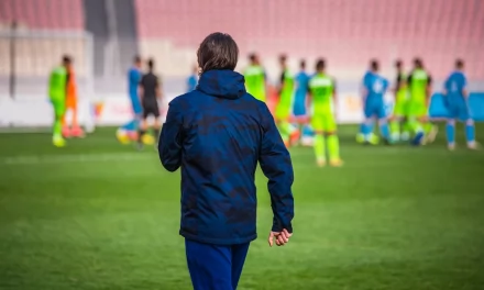 Antrenorul care formează gândirea, nu dependența