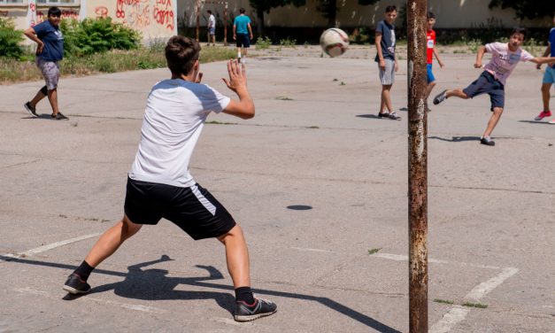 De ce fotbalul din curtea școlii de pe vremuri era cea mai bună formă de individualizare pentru copii