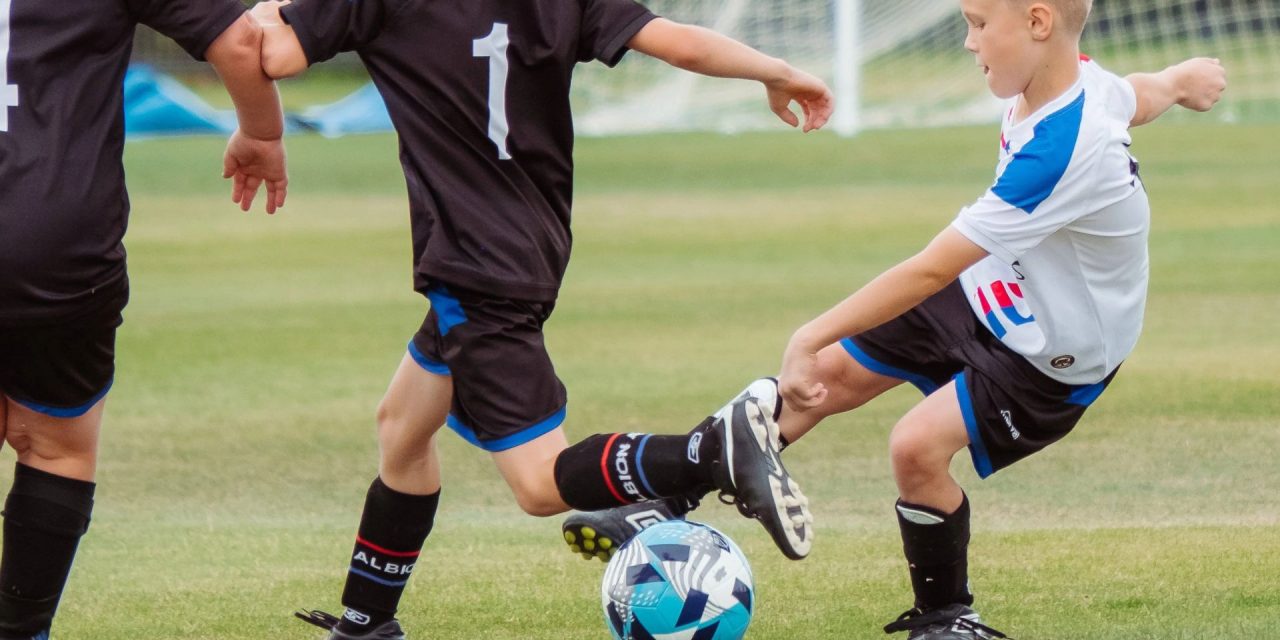 Lasă copilul să se bucure de minge. Restul vine din suflet.