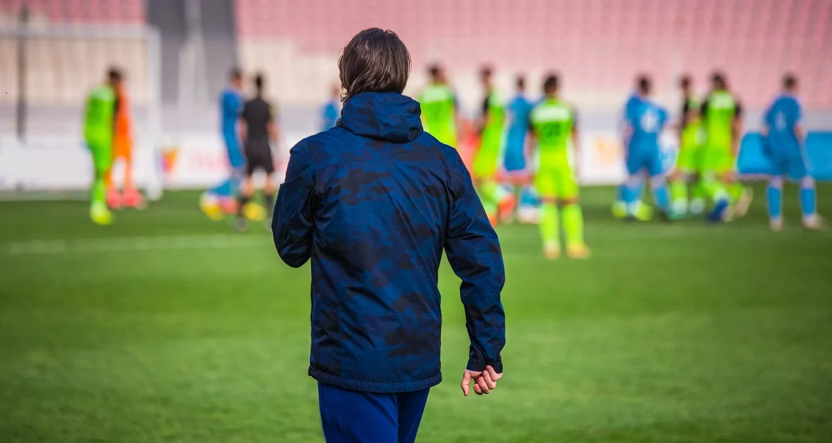 Antrenorul care formează gândirea, nu dependența